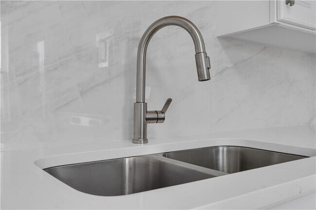 Building Photo - 131 Wendell St