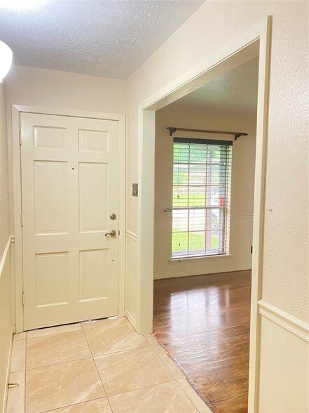 Building Photo - 2609 Raspberry Ln