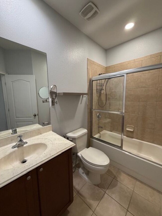Building Photo - Townhome for rent