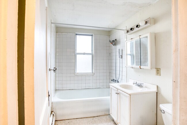 Building Photo - 429 New Britain Ave