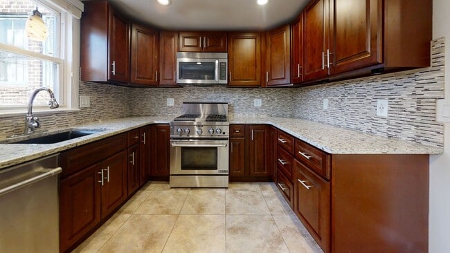 Building Photo - Welcome home to this stunning 1Bd/1Bth condo nestled in the heart of beautiful historic Old Town!