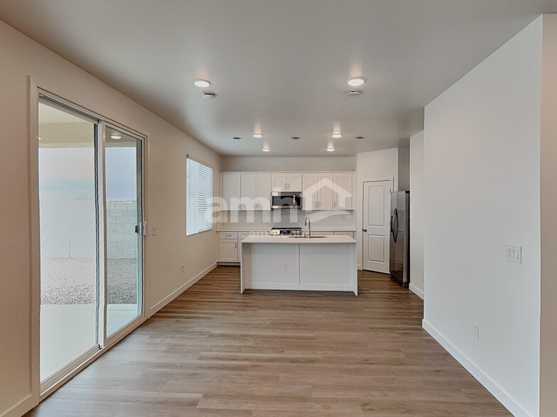 Building Photo - 9727 W Parkway Dr