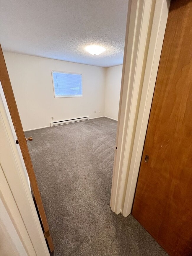 Building Photo - 3 Bedroom, 2 Bath - Home in Moyina Heights