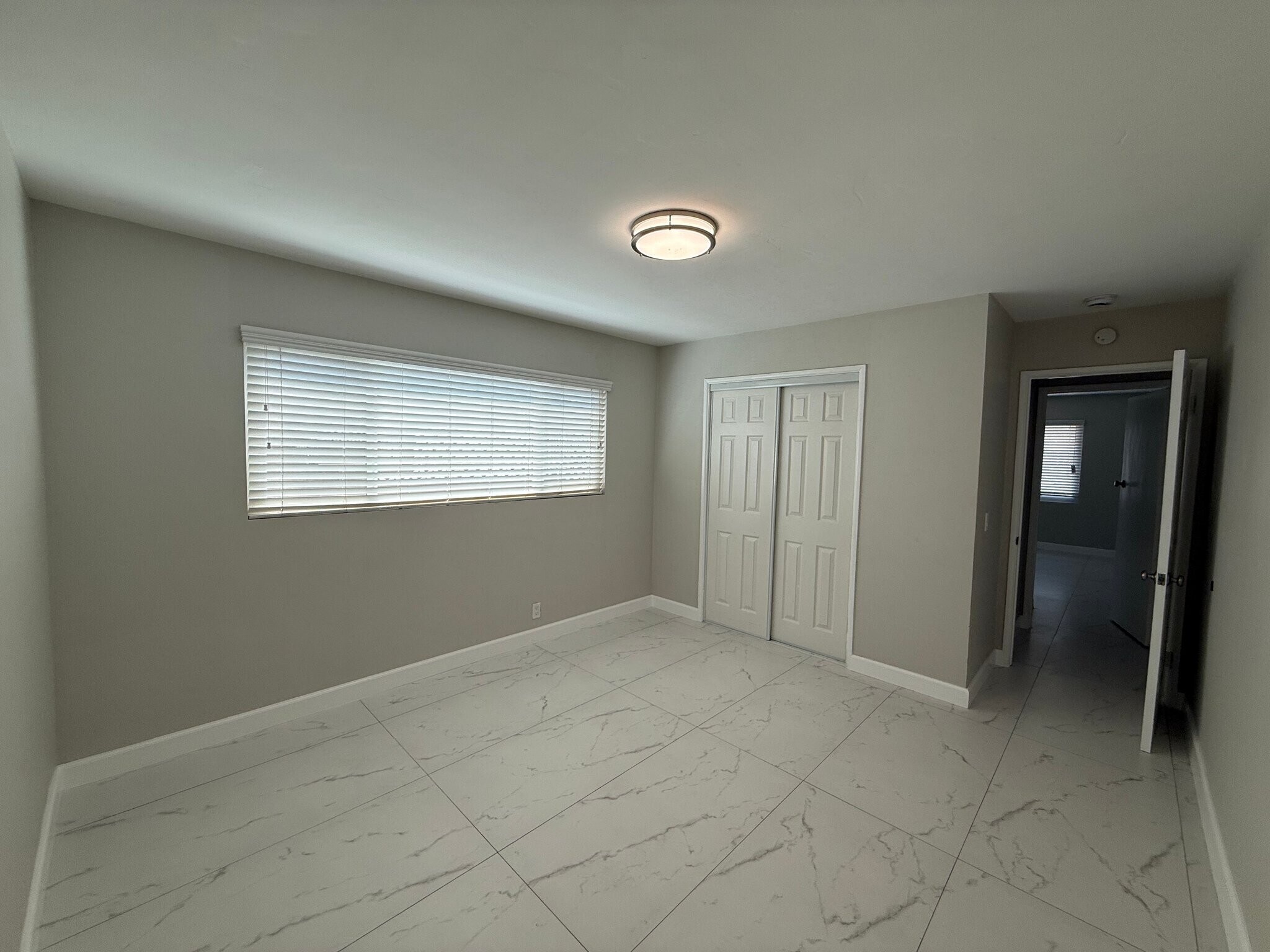 Building Photo - 11092 S Dallas Dr