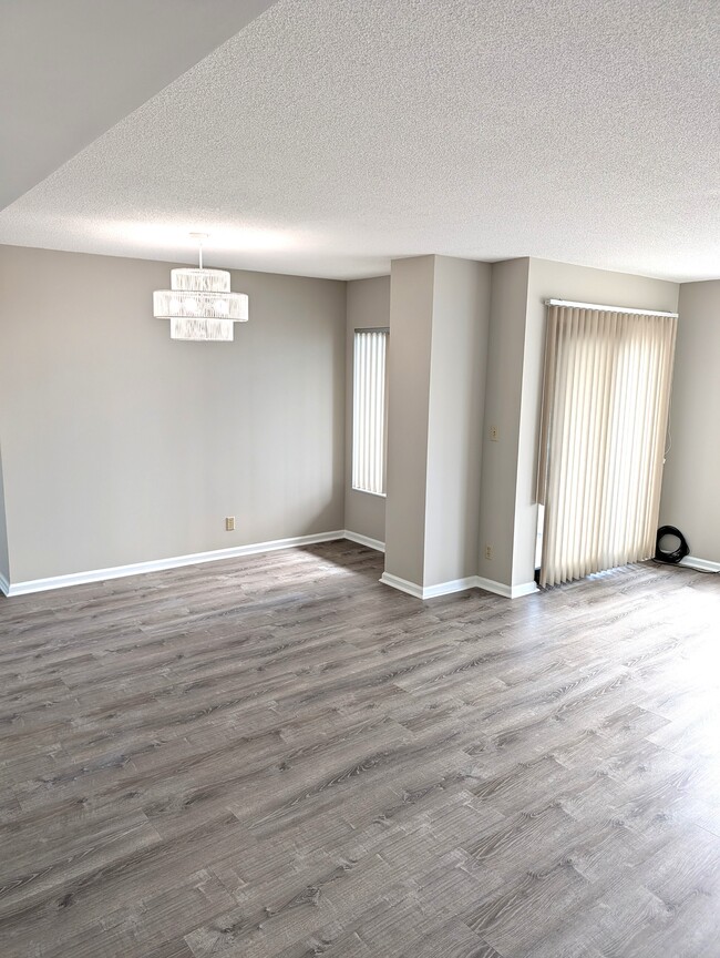 Building Photo - 7505 River Rd