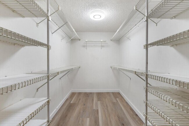 Building Photo - 124 Lake Constance Dr