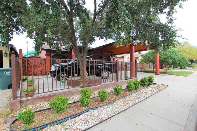 Building Photo - 712 Zebra Dr