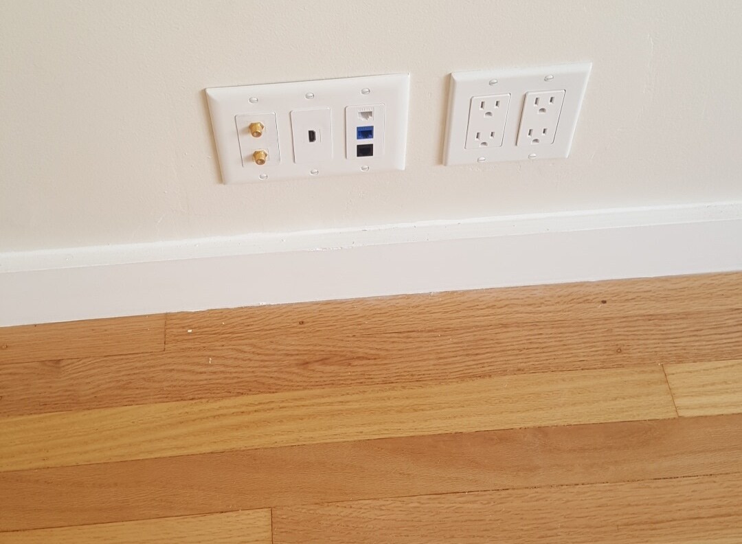 Building Photo - 1146 N Fuller Ave