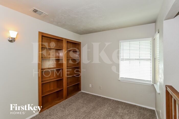 Building Photo - 2416 Sutton Dr