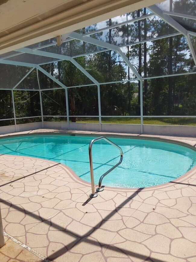 Building Photo - Beautiful 3 Bedroom + Den, 2 Bathroom Home...