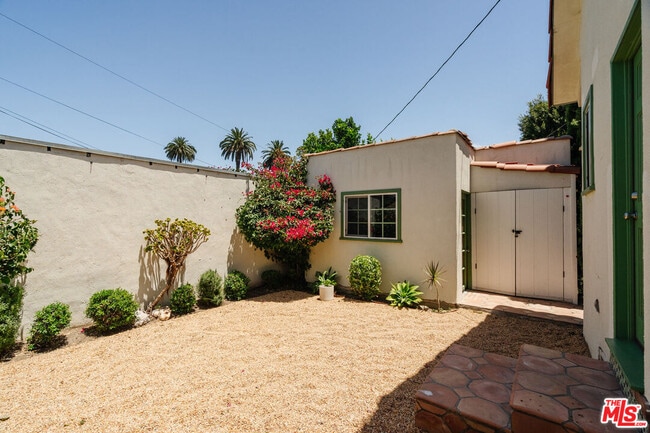 Building Photo - 2735 Clyde Ave