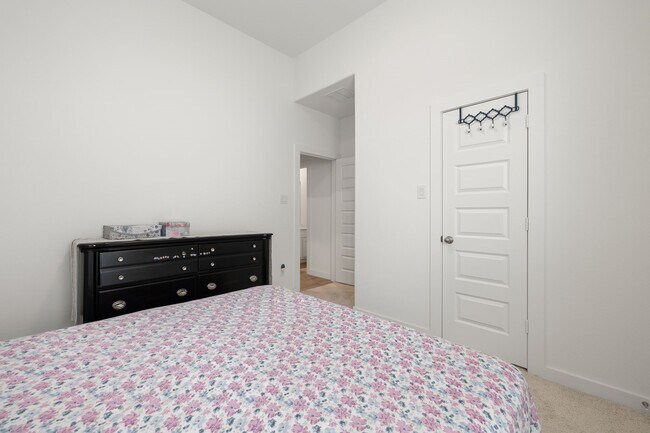 Building Photo - 6722 Waxbill Rd