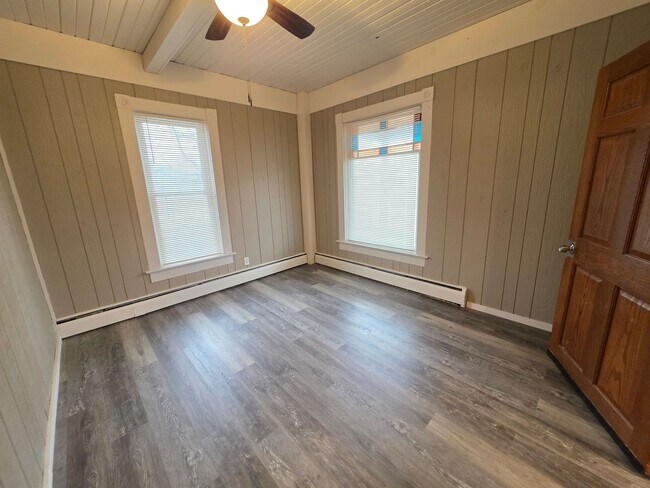 Building Photo - 1353 W Grand Ave