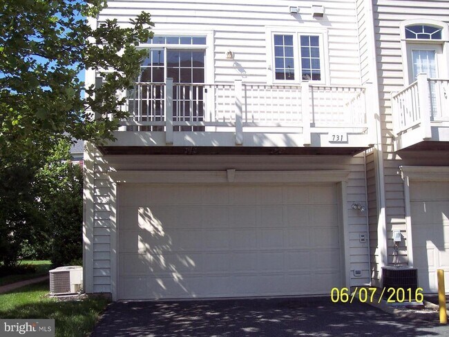 Building Photo - 731 Chevington Ct