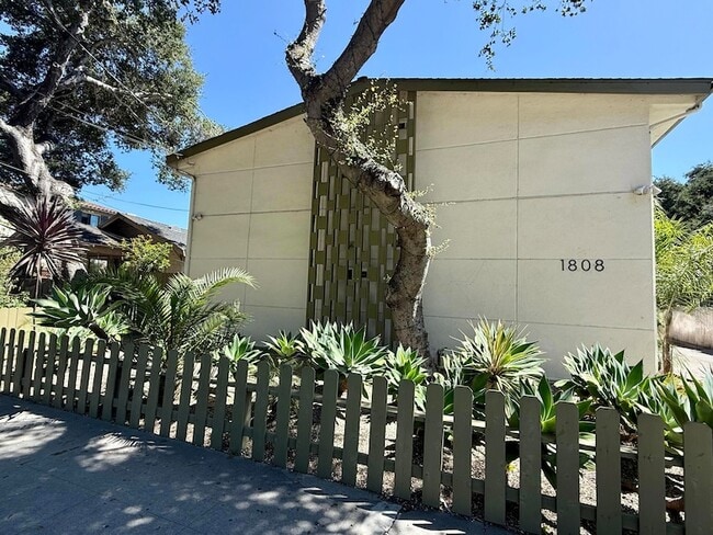 Building Photo - 1808 Castillo St
