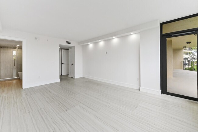 Building Photo - 899 Jeffery St