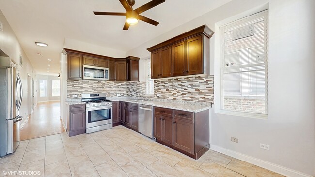 Building Photo - 1422 S Avers Ave