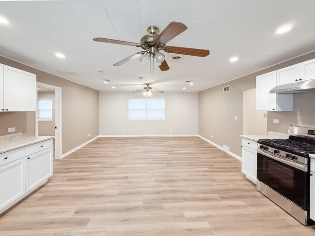 Building Photo - 106 E State Rd