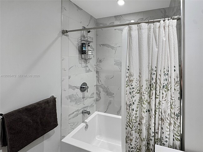 Building Photo - 851 NE 1st Ave