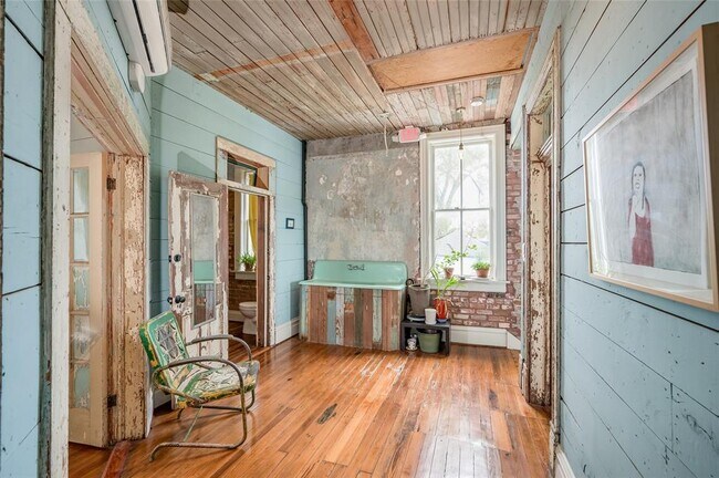 Building Photo - 2020 Hardy St