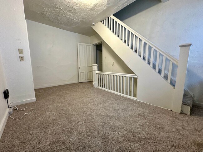 Building Photo - Super Spacious Three Bedroom on Bates Street! Deck & Patio! Washer & Dryer Included! Call Today!