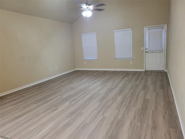 Building Photo - 11112 Dawes Pl