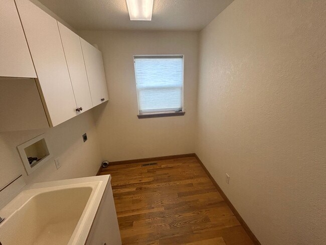 Building Photo - Beautiful Home on Village Greens with Vaulted Ceilings~A rare find!