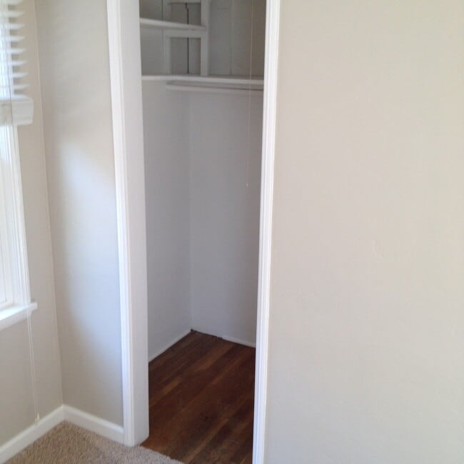 Building Photo - Beautiful 2bd/1ba Upstairs Duplex with a H...