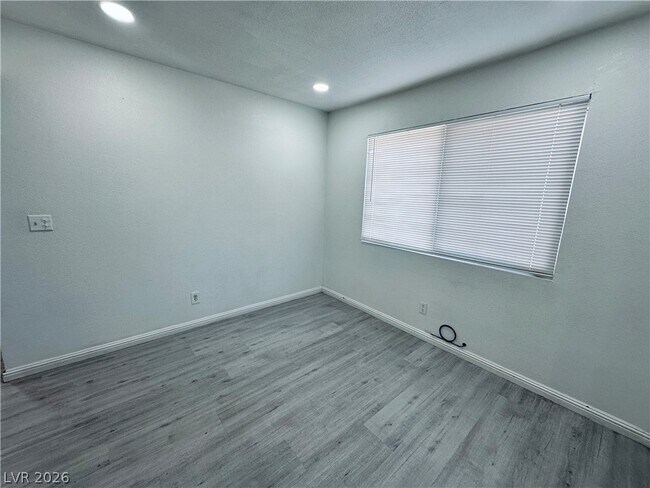 Building Photo - 4225 Stewart Ave
