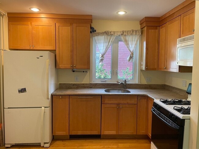 Building Photo - 40 Butts St