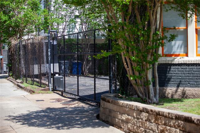 Building Photo - 5347 Lewis St