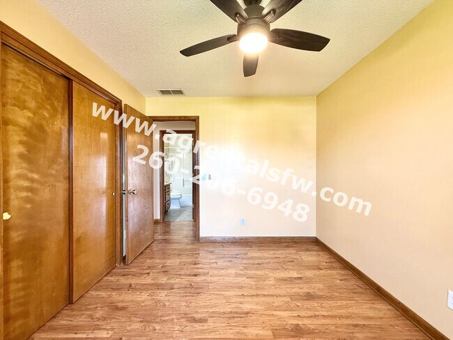 Building Photo - 3 Bedroom House
