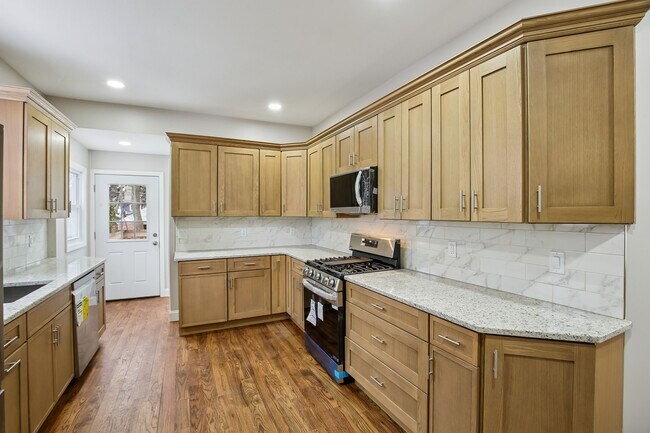 Building Photo - 99 Lincoln St