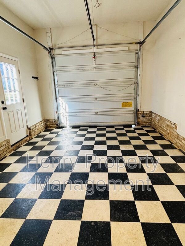 Building Photo - 8929 New Windsor Pl