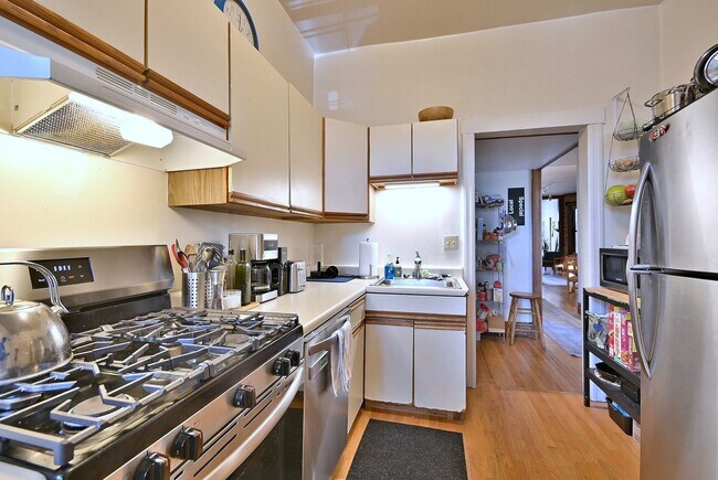 Building Photo - 911 W Dakin St