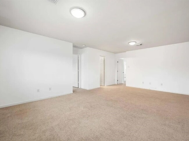 Building Photo - 20827 Settlers Lake Cir N