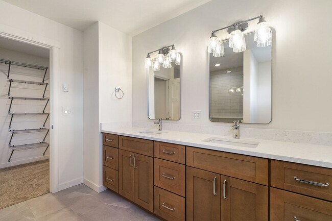 Building Photo - Halleck Townhomes Triplex