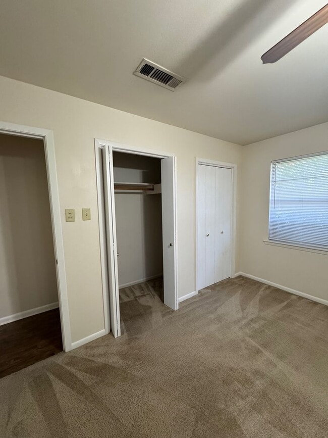 Building Photo - Corner Lot Waco Home