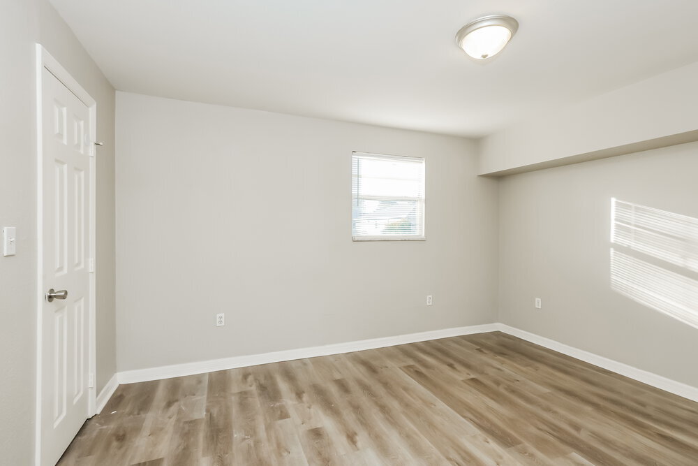 Building Photo - 2216 Leda Ave S