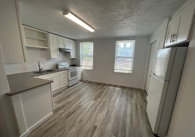 Building Photo - 312 E Mission Ave