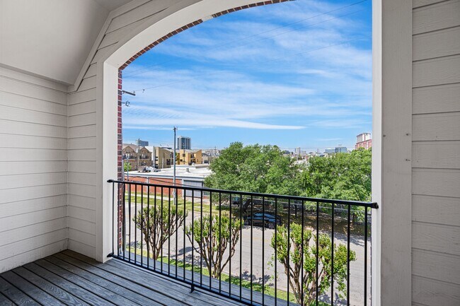 Building Photo - 1727 Hadley St