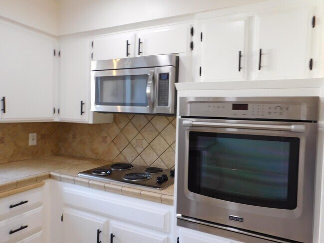 Building Photo - 2297 Acacia Ave