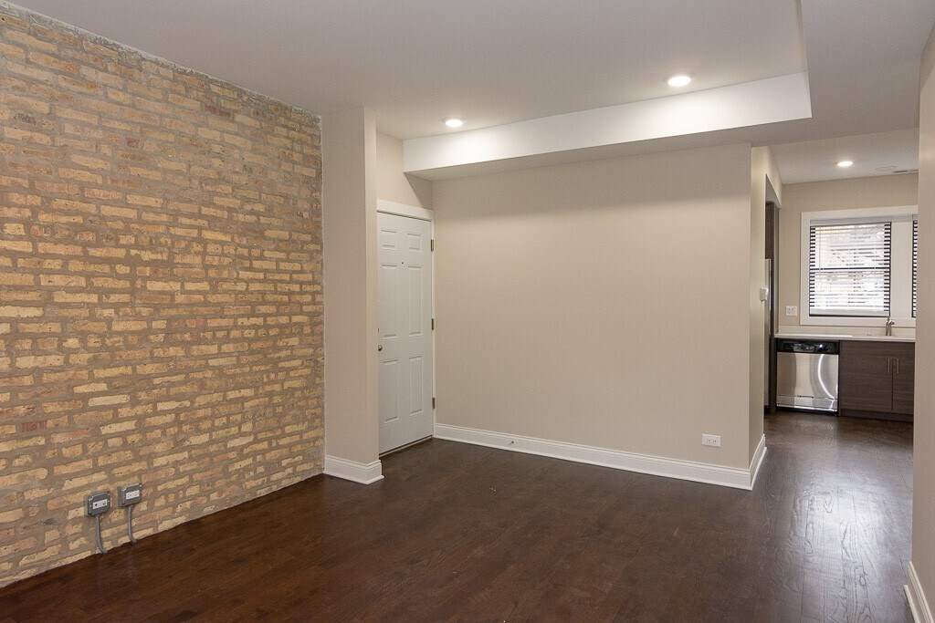 Building Photo - 2228 N Sawyer Ave