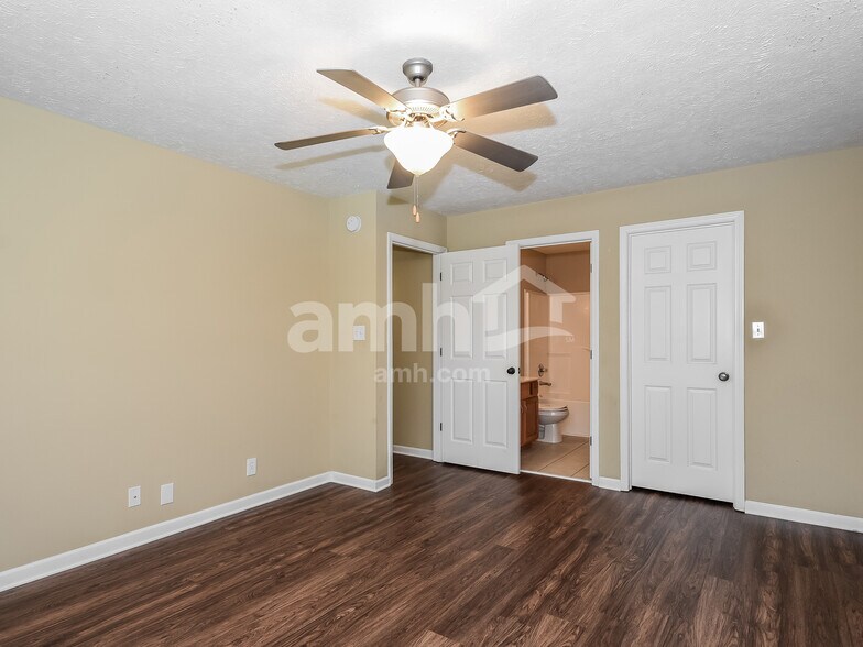 Building Photo - 3645 S Naples Ct