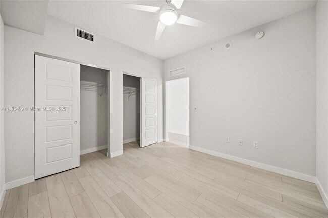 Building Photo - 555 NE 8th St