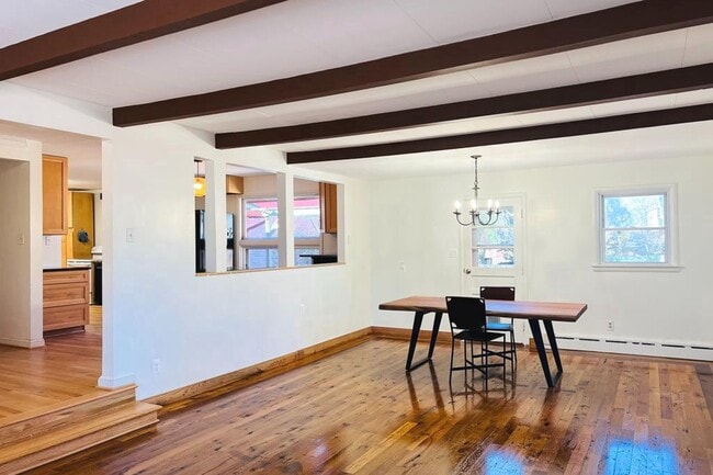 Building Photo - 3900 Laurel Rd