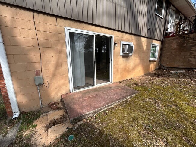 Building Photo - 306 Crawford Ct