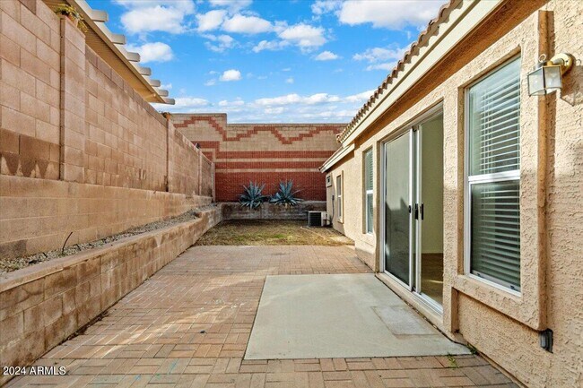 Building Photo - 3305 N Everest