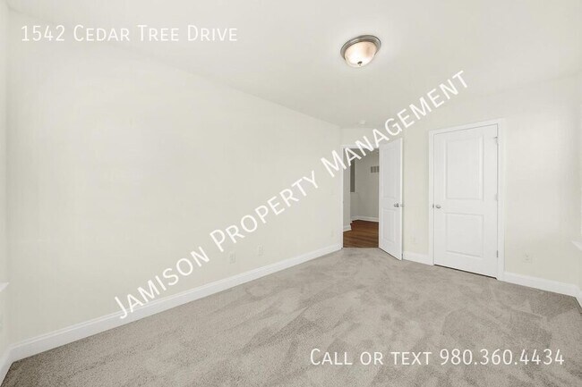 Building Photo - 1542 Cedar Tree Dr