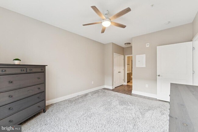 Building Photo - 145 Riverhaven Dr
